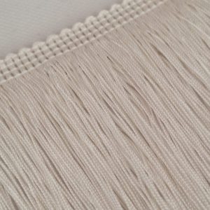 Fleco de seda blanco roto