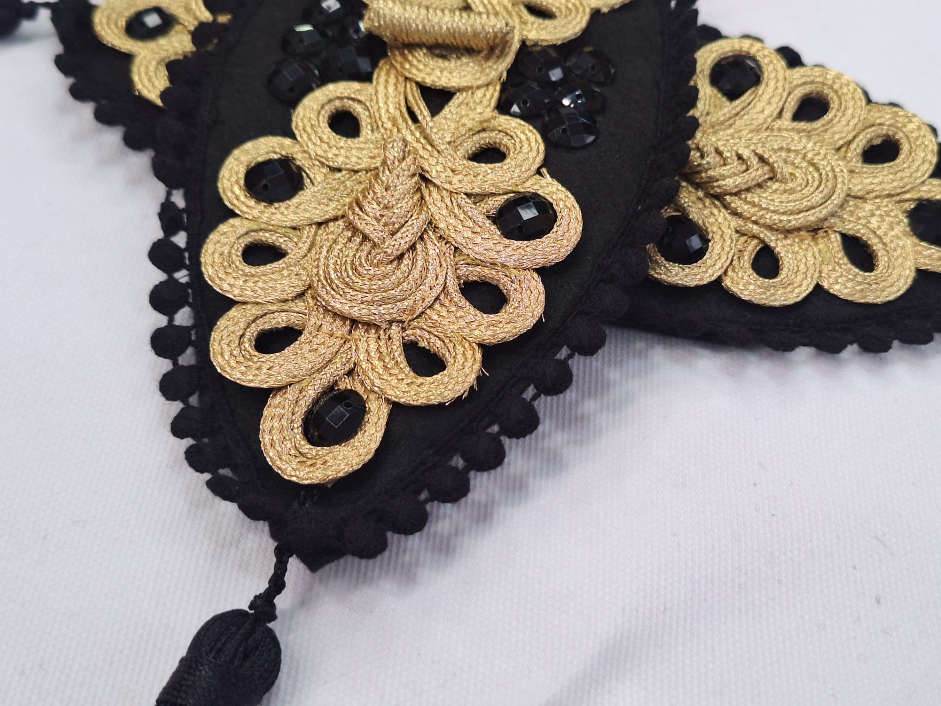 WhatsApp Image 2026 03 25 at 13.14.05 Hombreras Taurinas Borlas