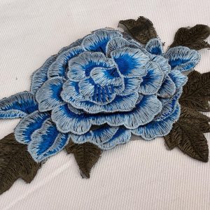 Aplicación flor bordada