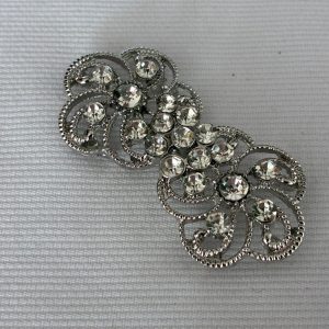 f387482c 4ea6 458f 9085 f80c29aeff41 Broches Pedrería flor